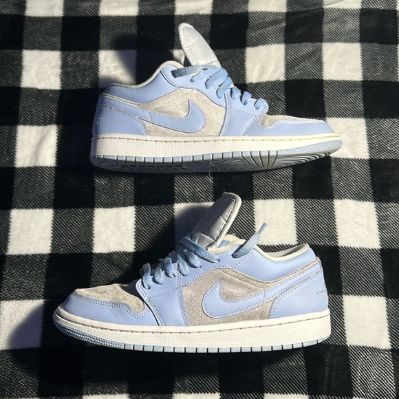 WMNS AIR JORDAN 1 LOW SIZE 10 - Picture 8 of 12